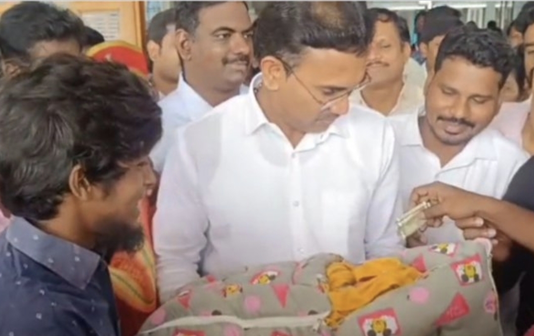 “பெயர் வைக்க சொன்ன பெற்றோர்….” – அமைச்சரின் அடுத்த செகண்ட் ரியாக்ஷன்…. ஓசூரில் நடந்த சுவாரசிய சம்பவம்….!!