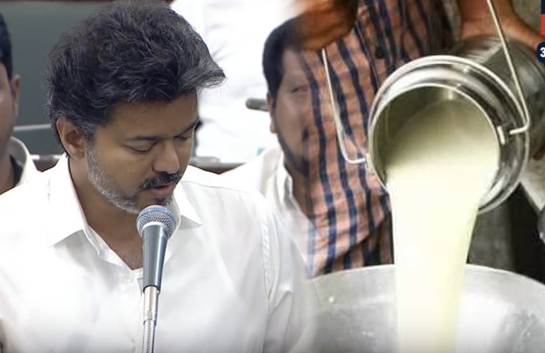 FLASH: பால் கொள்முதல் விலை உயர்வு…. சட்டப்பேரவையில் முதலமைச்சர் விஜய் அறிவிப்பு…. விவசாயிகள் மகிழ்ச்சி….!!