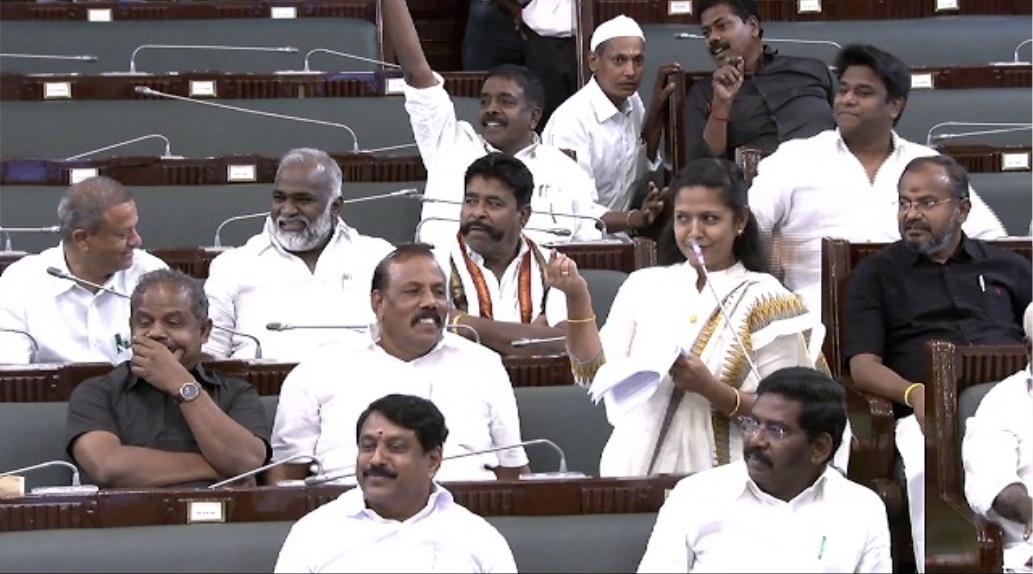 “மூன்றாம் வரிசையிலிருந்து முதல் வரிசைக்கு நகர்வு!” தாரகை கத்பர்ட்டிற்கு புதிய இடம்…. சபாநாயகர் நடவடிக்கை….!!