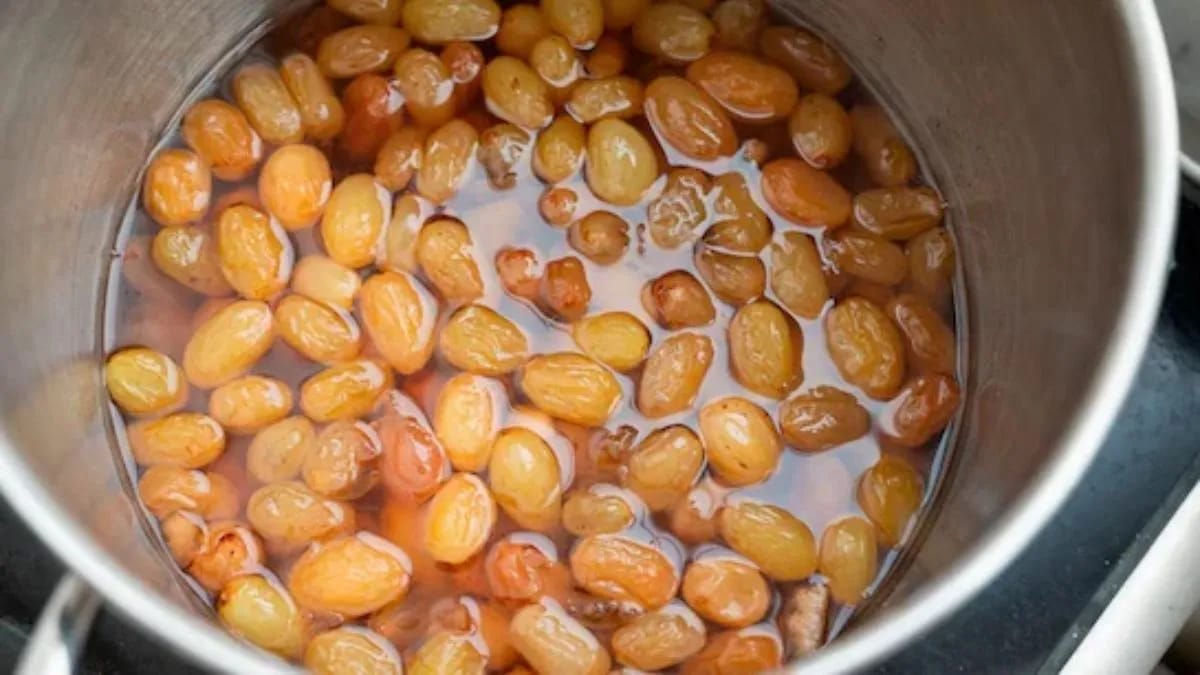 வயிற்றுப் பிரச்சனை, ரத்த சோகை முதல் கல்லீரல் நச்சுகள் வரை… காலையில் வெறும் வயிற்றில் ஊறவைத்த உலர் திராட்சை கொடுக்கும் அற்புதம்…!