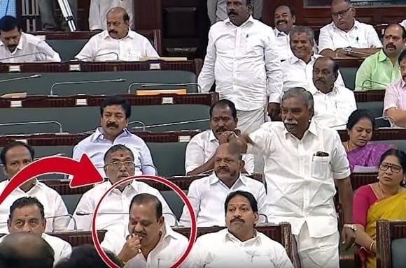 “ஸ்நாக்ஸ் டைம்”… இஸ்லாமியர்கள் குறித்த விவகாரம்… திமுக தவெக எம்எல்ஏக்களுக்கு இடையே முற்றிய மோதல்… கூலாக உட்கார்ந்து ஸ்னாக்ஸ் சாப்பிட்ட அதிமுக கொறடா அக்னி கிருஷ்ணமூர்த்தி… செம வைரல்..!