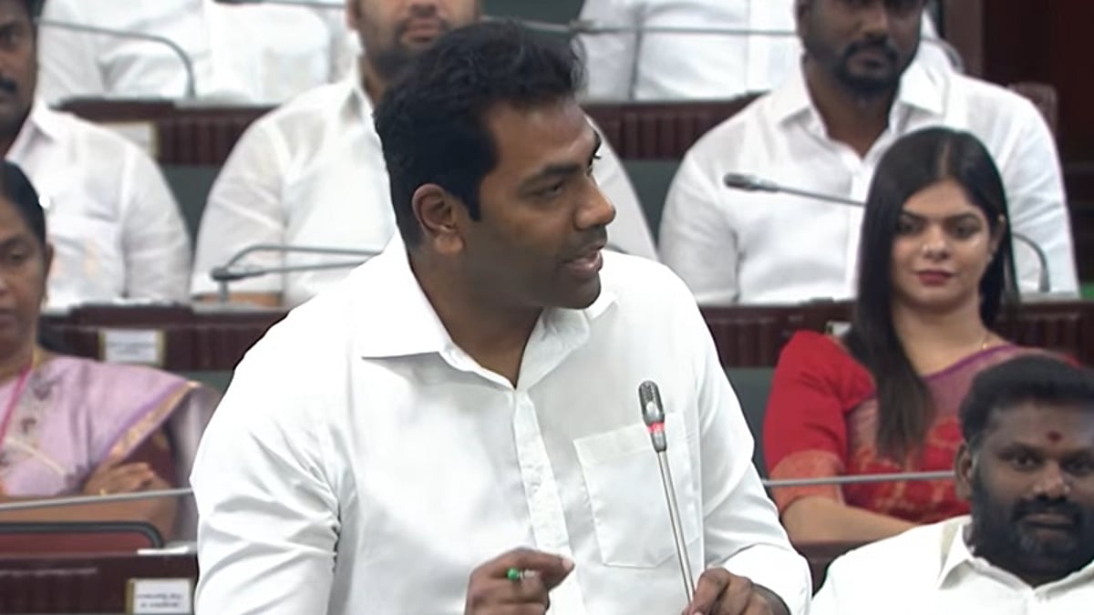 “மைண்ட் வாய்ஸ்னு நெனச்சு சத்தமா பேசிட்டாரே….!” ஆதவ் அர்ஜுனா இல்லாத அவையை வைத்து செங்கோட்டையனை கலாய்த்த திமுக முன்னாள் எம்.பி….!!!