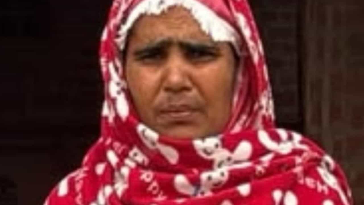 “அப்பா மேல தான் எனக்கு சந்தேகம்! சூதாட்டத்துக்காக வீட்டையே வித்திருக்காரு….!” மனைவியைக் கொன்னுட்டுத் தப்பியோடிய கணவன்…. மகன் சொன்ன பகீர் பின்னணி….!!!