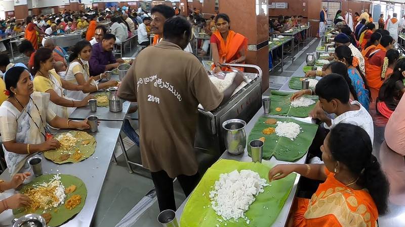 சுதந்திர தின விழா ஸ்பெஷல்: சென்னையின் 30 முக்கிய கோயில்களில் பிரம்மாண்ட அன்னதானம் – அமைச்சர்கள் பங்கேற்பு..!!”