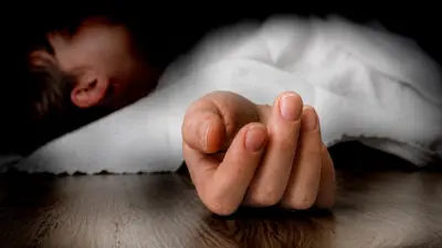 பகீர் சம்பவம்! “போனில் பேசிக்கொண்டே கார் ஓட்டிய கொடூரம்….!” 8 வயது சிறுவன் காரில் நசுங்கிப் பலி…. பிஞ்சுக் குழந்தையின் உயிரைப் பறித்த செல்போன்….!!