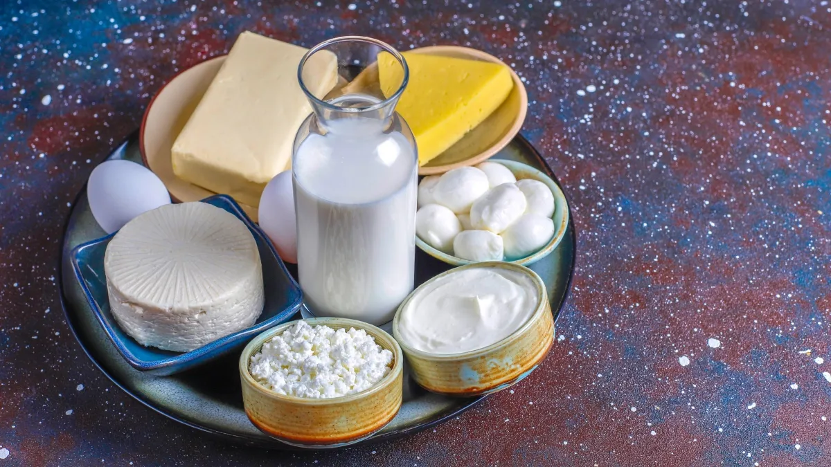 எலும்பு ஆரோக்கியத்தை காப்பாற்ற நினைக்கிறீர்களா…? கால்சியத்துடன் வைட்டமின் டி கிடைப்பதும் ஏன் முக்கியம் தெரியுமா…? எளிதாக உணவில் சேர்க்கக்கூடிய பொருள்கள் இதோ…!