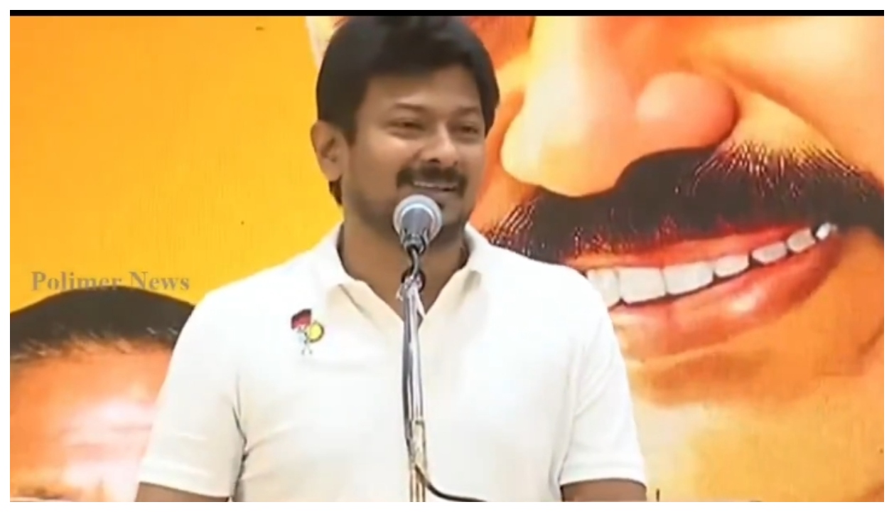 “கீழே விழுந்தாலும் மீசையில் மண் ஒட்டலையா?” – உதயநிதி ஸ்டாலினை கலாய்த்துத் தள்ளும் சமூக வலைதளப் பதிவுகள்..!!”