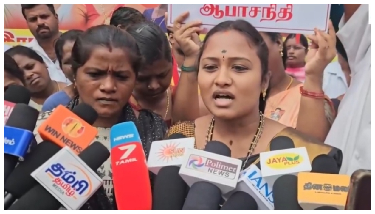 “தலைவரை அவமதித்தால் தக்க பதிலடி கொடுக்கப்படும்!” உதயநிதி ஸ்டாலினுக்கு நேரடி எச்சரிக்கை!” – தவெக நிர்வாகி ஜனனி போட்ட அதிரடி பேச்சு…!!”
