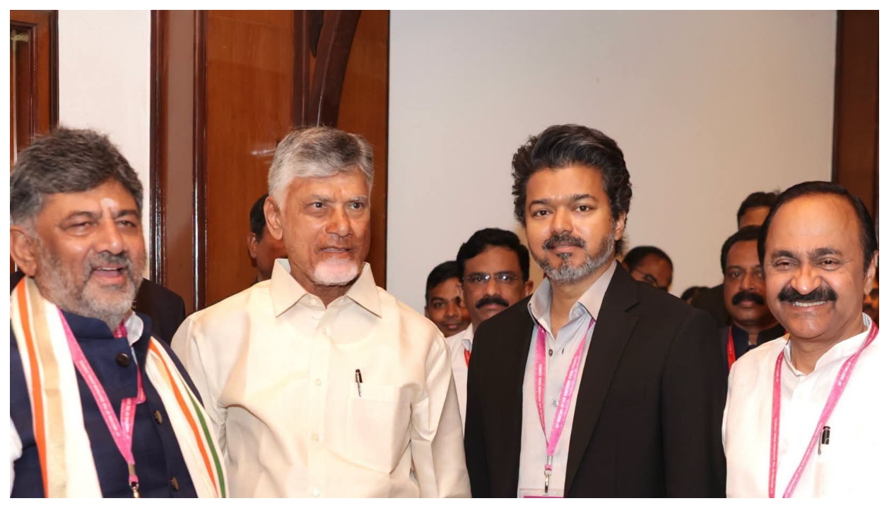“விஜய்யின் அதிரடிப் பேச்சு!” – காவிரி விவகாரத்தில் கர்நாடக முதலமைச்சருக்குத் தக்க பதிலடி… பின்னணியில் நடக்கும் பரபரப்பான விவாதம்…!!!”