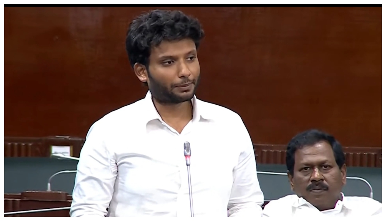 “தற்காலிகத் தீர்வு வேண்டாம்… நிரந்தர நடவடிக்கை!” மக்கள் பிரச்சனைகளுக்காக களத்தில் இறங்கிய அதிரடி தலைவர்… சட்டப்பேரவையில் அனல் பறந்த விவாதம்…!!”