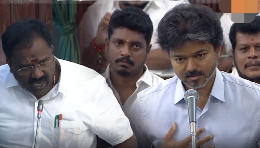 Breaking: கலைஞர் பற்றி அப்படி பேசினது தப்புதான்..! “வனத்துறை அமைச்சரால் எதிர்க்கட்சிகளிடம் மன்னிப்பு கேட்ட முதலமைச்சர் விஜய்”… சட்டப்பேரவையில் பரபரப்பு…!!