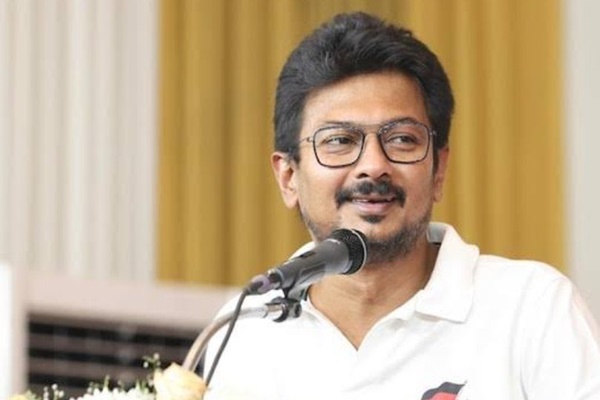 “யாரு MLA? யாரு அமைச்சர்?” CM விஜய்யை நேரடியாக வம்புக்கு இழுத்த உதயநிதி…. அறிவாலயத்தில் அதிரடி….!!