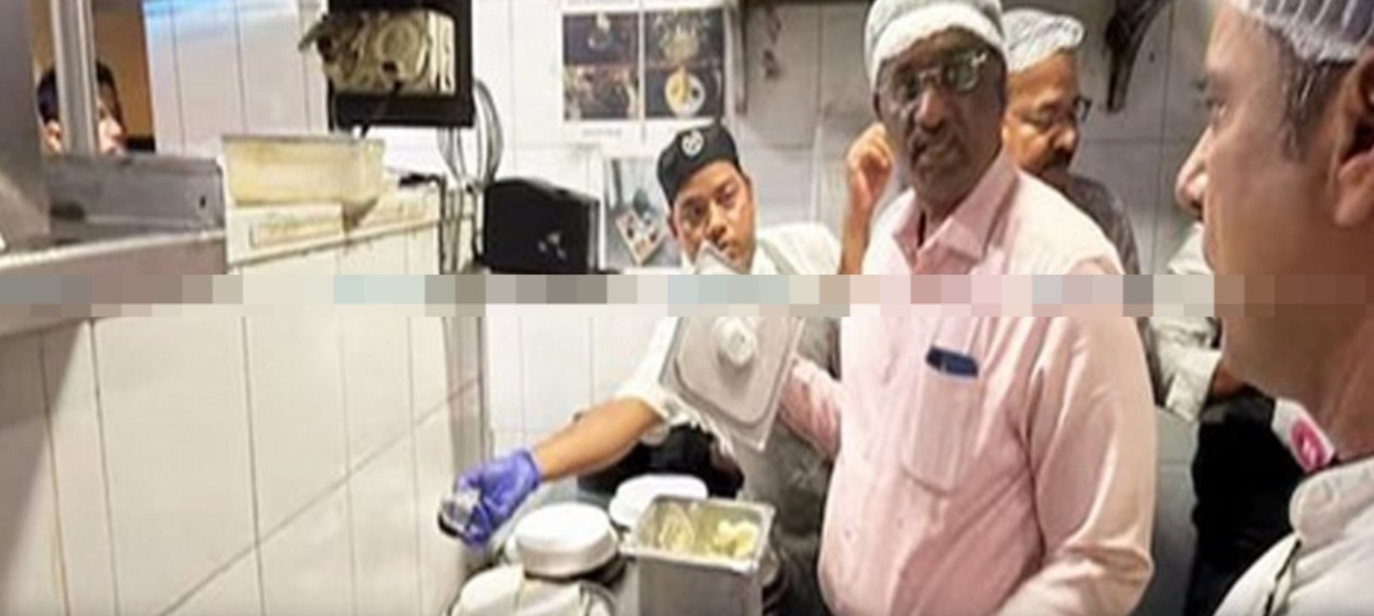 “சாப்பாட்டு பிரியர்களே உஷார்!.. ஓட்டலில் இதுதான் நடக்குதா?”… சிக்கிய 132 கிலோ கெட்டுப்போன இறைச்சி.. அதிரடி ரெய்டில் சிக்கிய பிரபல ஓட்டல்கள்..!!!