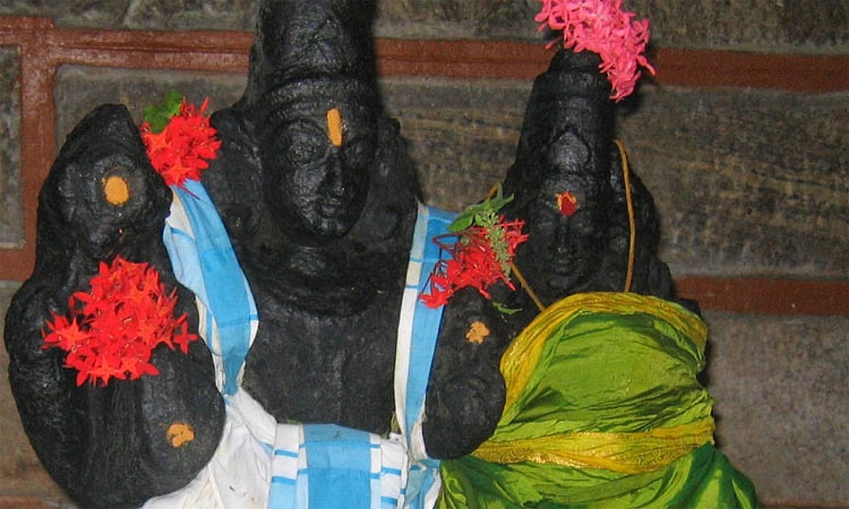 “குழந்தைப் பாக்கியம் இல்லைனு கவலைப்படுபவரா நீங்க….?” அமர்ந்த கோலத்தில் அருள்பாலிக்கும் அபூர்வ பெருமாள்…. தமிழ்நாட்டிலேயே இந்த 1 கோயிலில் மட்டும் நடக்கும் அந்த அதிசயம்….!!!