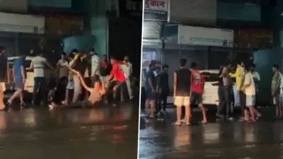 “அடங்காத கா*வெறி! ஒரு ஆளக் கொன்னுட்டும் காருக்குள்ள ஜோடி பண்ண அசிங்கம்….!” அதிவேகத்தில் வந்து உயிரைப் பறித்த கொடூரன்…. பதறவைக்கும் வைரல் வீடியோ….!!!