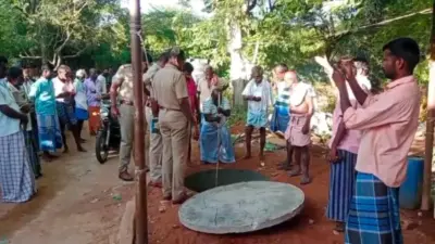 “செப்டிக் டேங்குக்குள் கோடி கோடியாய் பணமா….?” ஆசையோடு கூடிய மக்கள்…. தோண்டிப் பார்த்த போலீஸாருக்குக் காத்திருந்த ட்விஸ்ட்….!!!