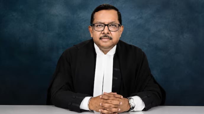 “எறும்புகள்ன்னு மக்களை சொல்றவங்க எல்லாம் நீதிபதியா”..? கொலிஜியம் முறையில் வெடித்த புதிய சர்ச்சை… ஃபர்ஸ்ட் காரணத்தை சொல்லுங்க… பொங்கிய சுப்ரீம் கோர்ட் நீதிபதி… பரபரப்பு பேச்சு…!!!