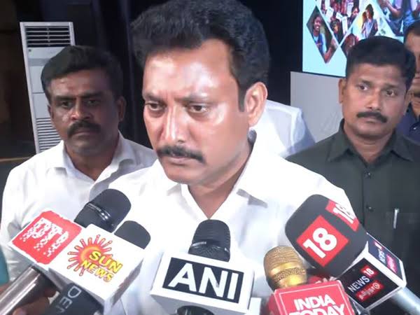 “100% உண்மை….! முதல்ல இதைச் செய்யட்டும்…. அப்புறம் அமெரிக்க அதிபர் ஆகலாம்…. முதல்வர் விஜயைச் சுட்டிக்காட்டி அன்பில் மகேஷ் அதிரடி பேட்டி….!!!