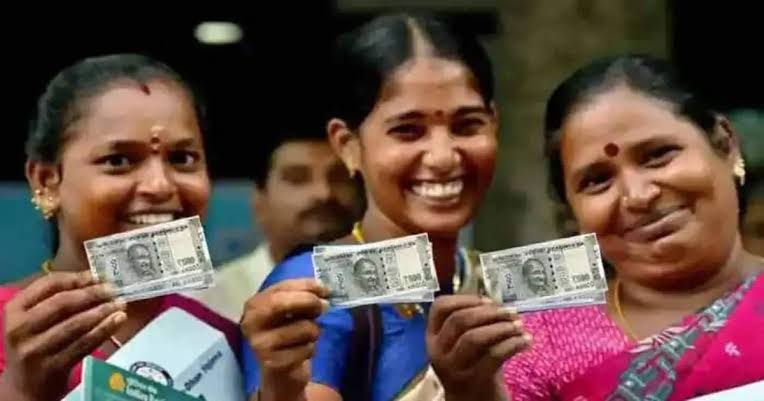“மகளிர் உரிமைத் தொகை ரூ.2,500 ஆக உயர்கிறதா?” பேரவையில் இன்று முக்கிய அறிவிப்பு வெளியாகும் என எதிர்பார்ப்பு…. பரபரப்பில் பெண்கள்….!!
