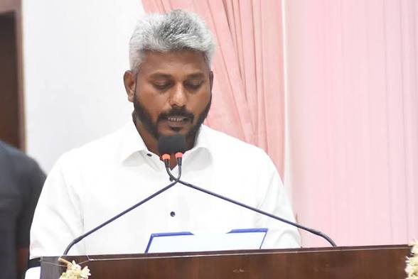 இரண்டு மடங்கு நிதிச்சுமை… தவெக அரசின் முதல் பட்ஜெட்டைத் தாக்கல் செய்தார் நிதியமைச்சர் மரிய வில்சன்; ‘தாய்மாமன் தங்க மோதிரம்’ திட்டத்திற்கு ரூ.560 கோடி ஒதுக்கீடு..!!