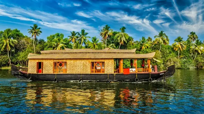 மலைகள் முதல் நீரோடைகள் வரை.. எழில் கொஞ்சும் அழகு.. கேரளாவில் இருக்கும் இந்த இடம் ஏன் இன்னும் பலருக்கு தெரியவில்லை…? சென்றால் திரும்ப வர மனசே இருக்காது…!