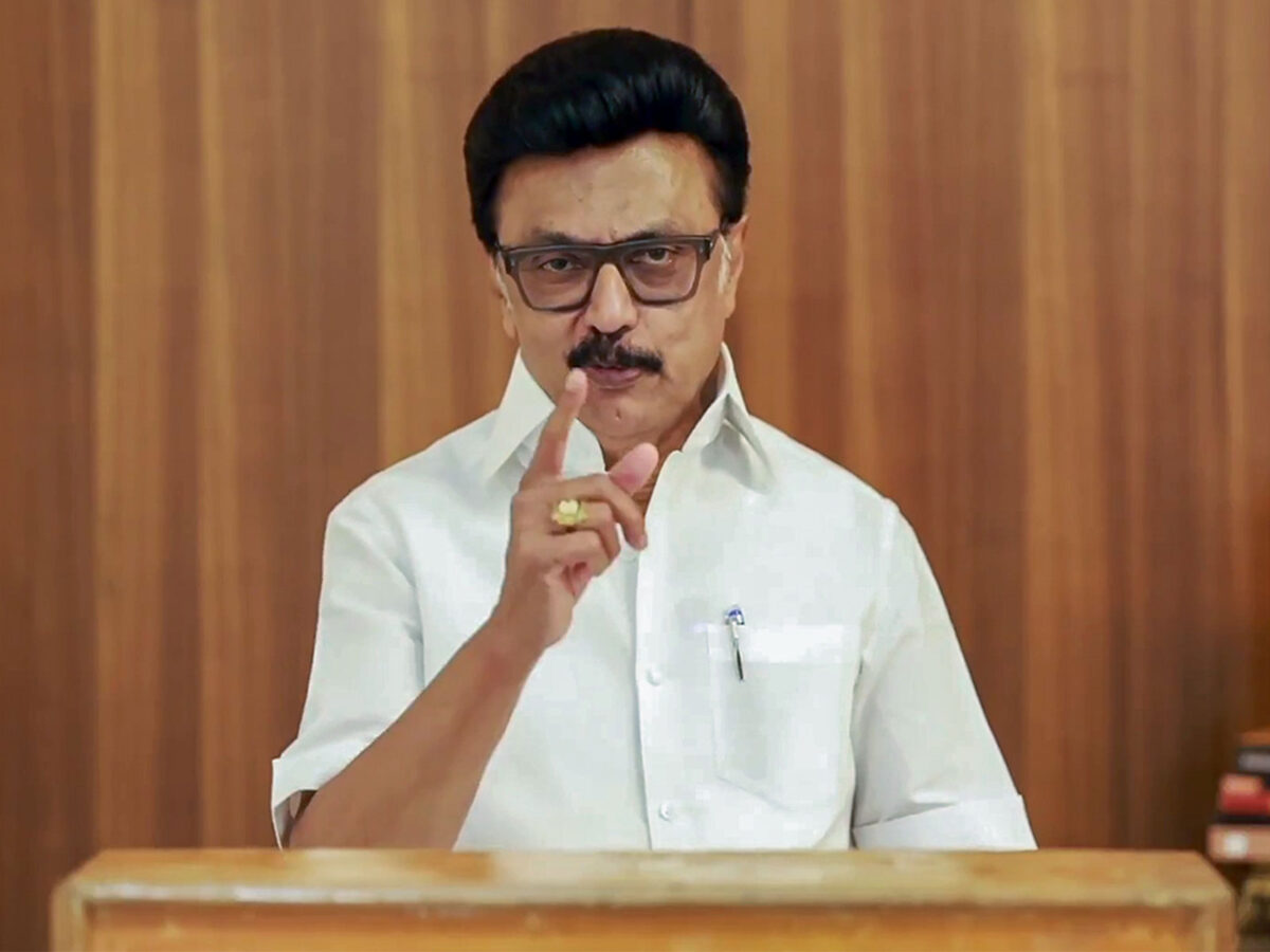 “13 மூத்த தலைவர்களுக்கு ஆப்பு?” திமுகவில் உருவாகும் புதிய பதவிப் பட்டியல்…. அறிவாலயத்தில் பரபரப்பு….!!