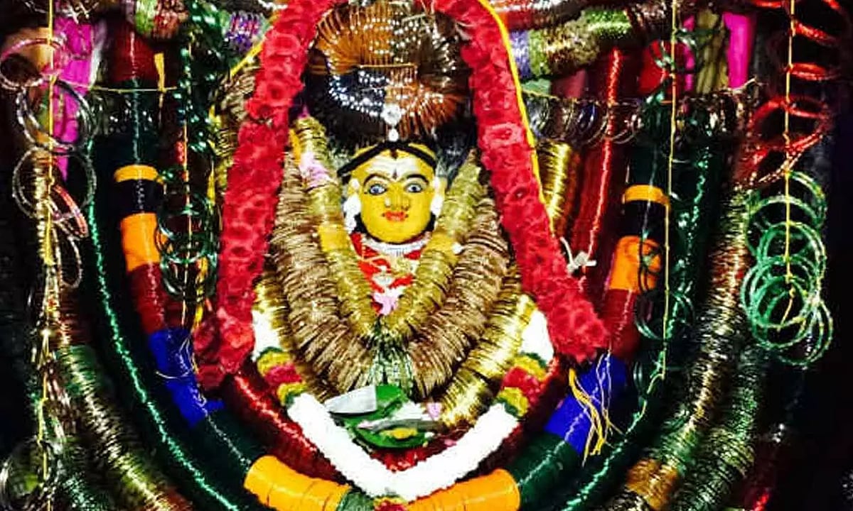 “வீட்டுக்குள்ள குழந்தை சத்தம் கேட்கணுமா….?”ஆடிப்பூரம் அன்னைக்கு கோயிலுக்குப் போய்…. இதை வாங்கிட்டு வாங்க…. உங்க தலையெழுத்தையே மாத்தும்…. ஆன்மீக ரகசியம்….!!