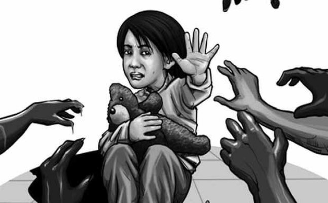 “டேய்! என் தங்கச்சியை விட்டுடுடா….!” அடி வாங்கியும் ரத்தக் கண்ணீரோட போராடிய 11 வயது சிறுவன்… அண்ணன் கண்முன்னே தங்கைக்கு பாலியல் வன்கொடுமை….!!
