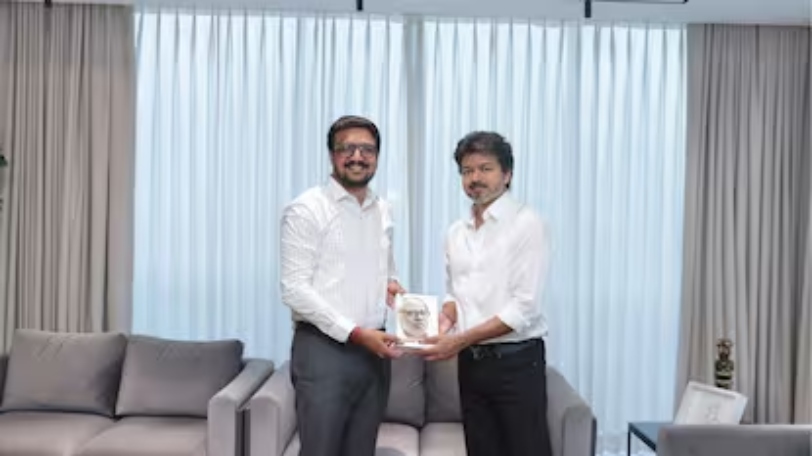 Breaking: “எந்த எதிர்பார்ப்பும் இல்லாம மனசாட்சிப்படி எடுத்த முடிவு!”.. அதிமுகவிலிருந்து விலகி முதல்வர் விஜய் முன்னிலையில் தவெகவில் இணைந்த முன்னாள் அதிமுக பிரபலம்..!!!