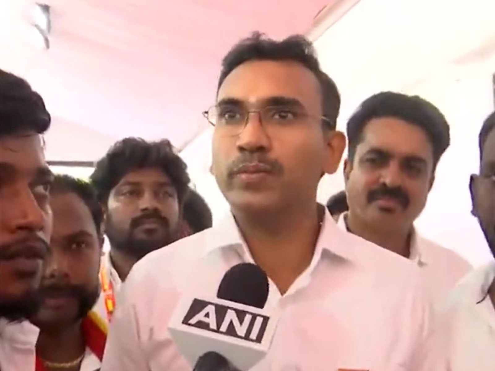 “வீட்டுலயே வைத்தியம் பார்த்தா ஆபத்து” எகிறும் டெங்கு மரணங்கள்…. அமைச்சர் அருண்ராஜ் எச்சரிக்கை….!!