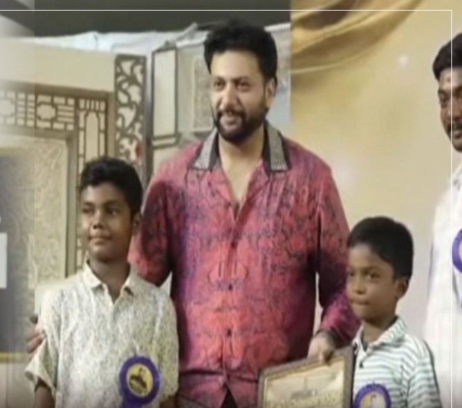“கொடியைக் கொடுங்க கோட்டையைப் பிடிப்போம்!”.. நடிகர் ரவி மோகன் கூட்டத்தில் அதிரடி முழக்கம்… நிர்வாகி உணர்ச்சிபூர்வமாகப் பேச்சு…!!