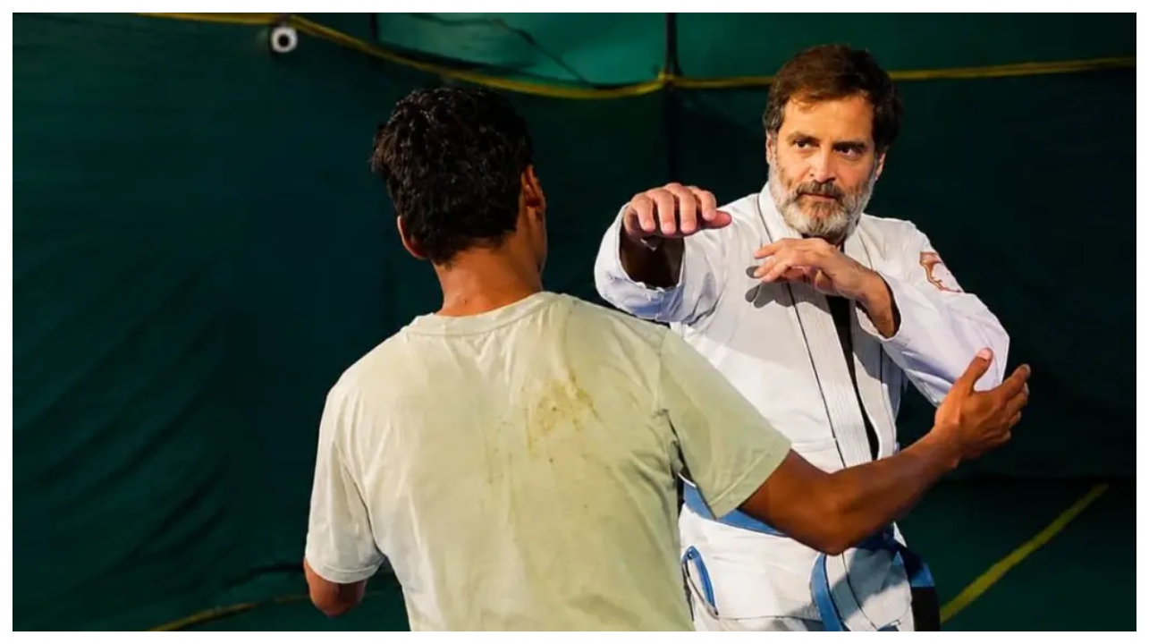 “மன அழுத்தமெல்லாம் பறந்து போகணும்னா வாங்க எல்லாரும் ஒரே களத்துல கை கலப்போம்!” ராகுல் காந்தியின் தற்காப்புக் கலைப் பயிற்சி… தொண்டர்கள் மத்தியில் செம்ம ஜோரு..!!!