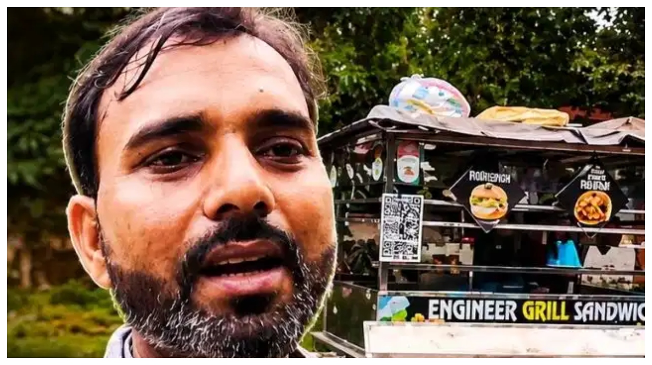 “இன்ஜினியரிங் படிச்சுட்டு ரோட்டு மேல கடை போடுறியான்னு கேட்டவங்களுக்கு நாங்க பதிலடி கொடுத்துட்டோமங்க!” சோசியல் மீடியாவில் தீயாய் பரவும் வீடியோ..!!!
