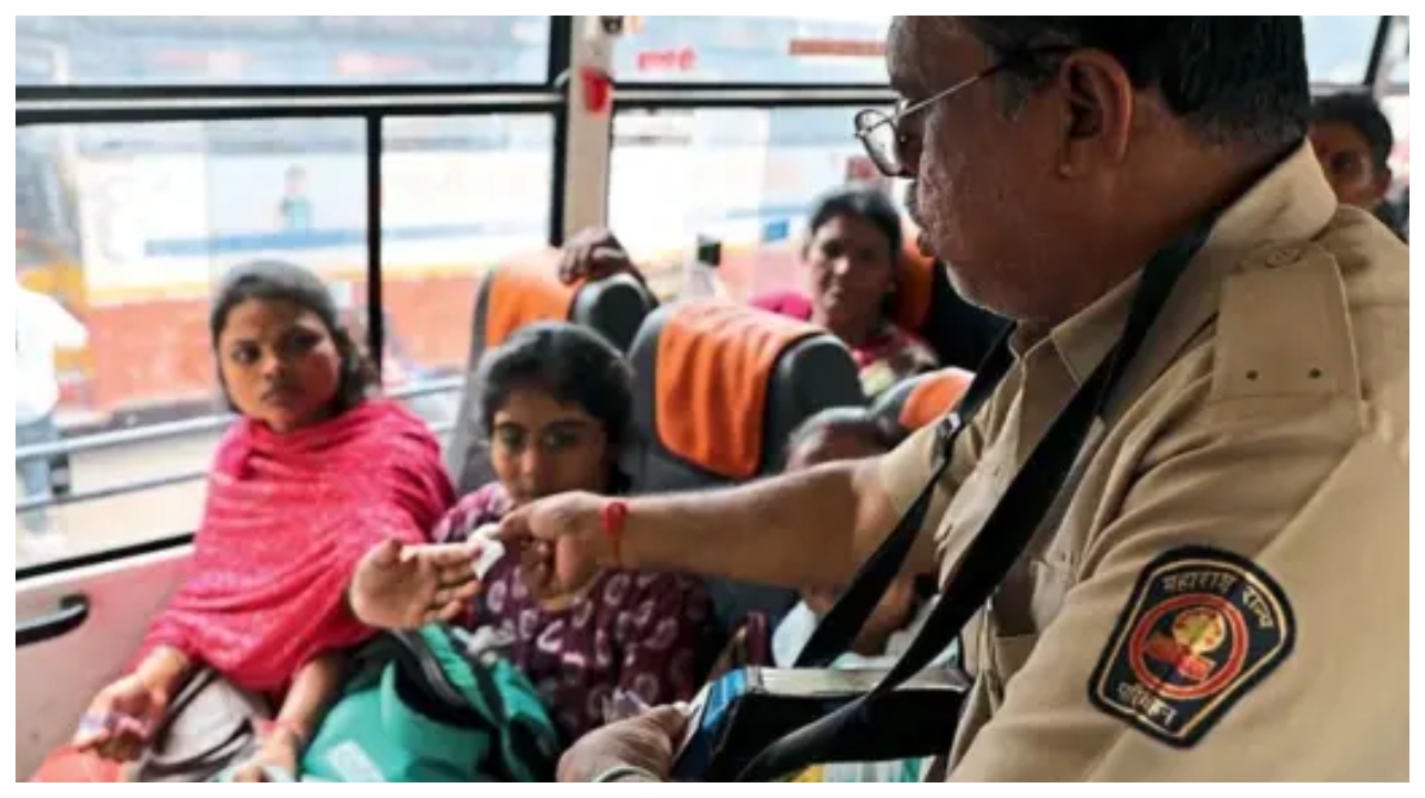 “டிஜிட்டல் முறையை கொண்டு வந்துட்டு இம்புட்டு குளறுபடி பண்ணினா மக்கள் எப்படிப்பா நம்புவாங்க!” பேருந்து நிர்வாகத்தின் அலட்சியத்தால் பயணிகள் ஆத்திரம்..!!!