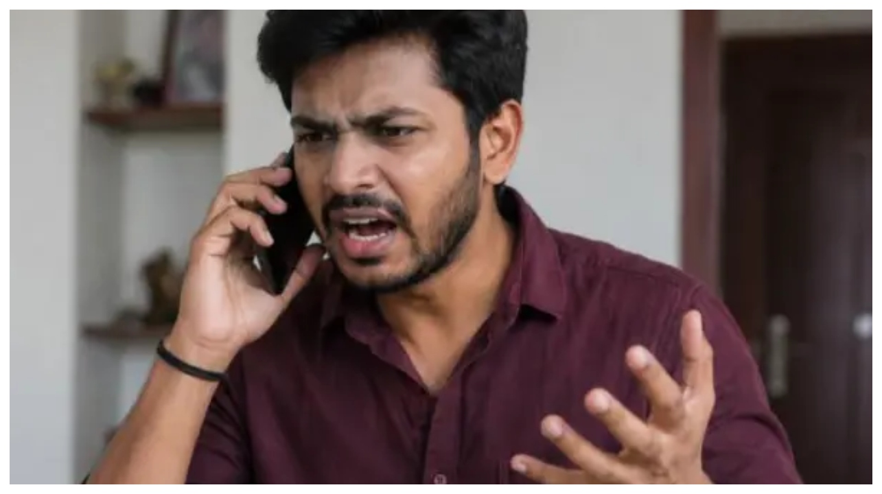 “கல்யாணமான 10 நாள்ல வெளிமாநிலம் போனேன்… ஒன்றரை மாசத்துல இப்படி ஒரு போன் கால்களா?” கணவனுக்கு வந்த அதிர்ச்சி அழைப்பு… பகீர் சம்பவம்..!!!