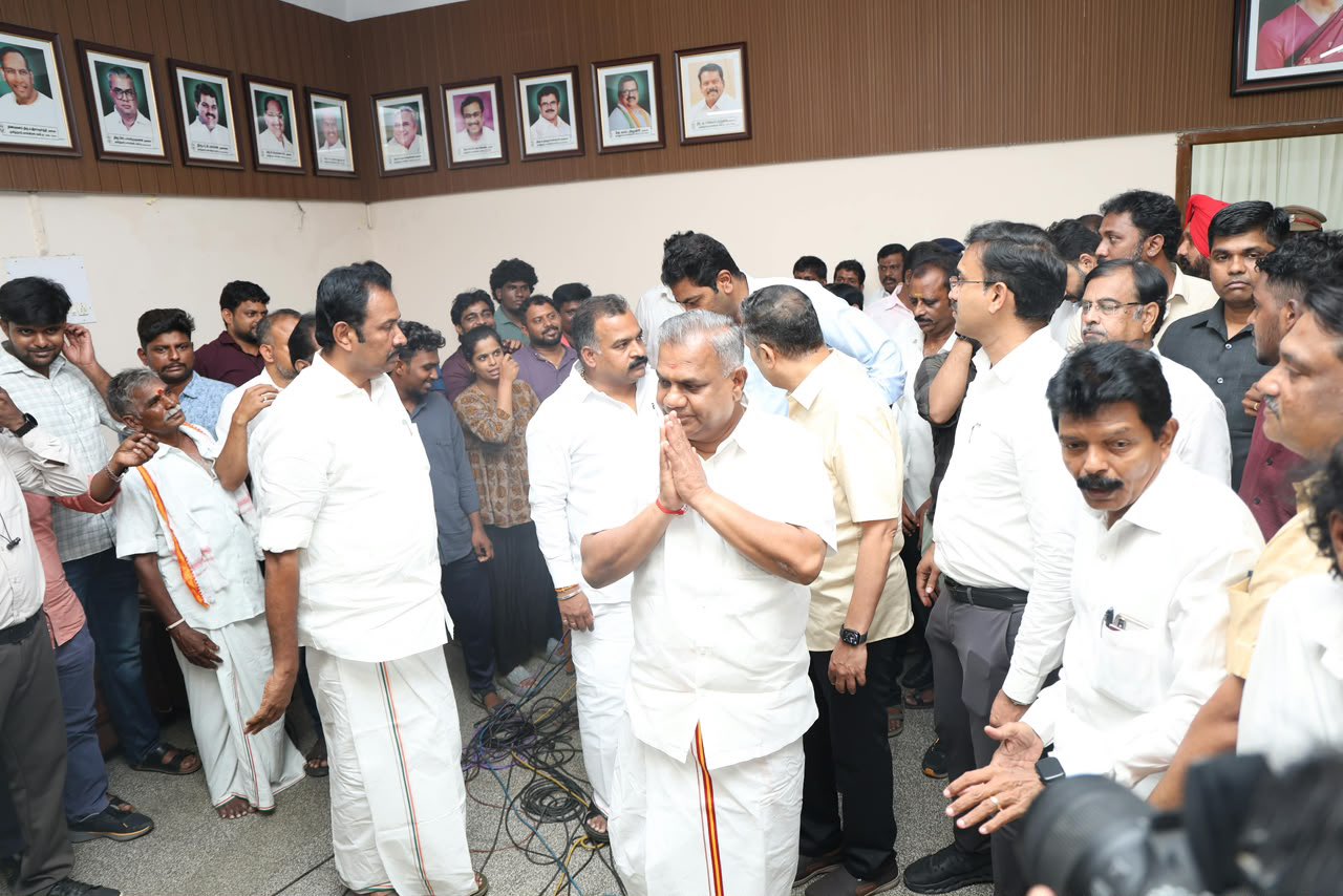 சென்னை காங்கிரஸ் கமிட்டி அலுவலகத்தில் அதிரடி சந்திப்பு… கூட்டணி தலைவர்களை நேரில் சந்தித்துப் பேசிய அமைச்சர்கள்…!!”