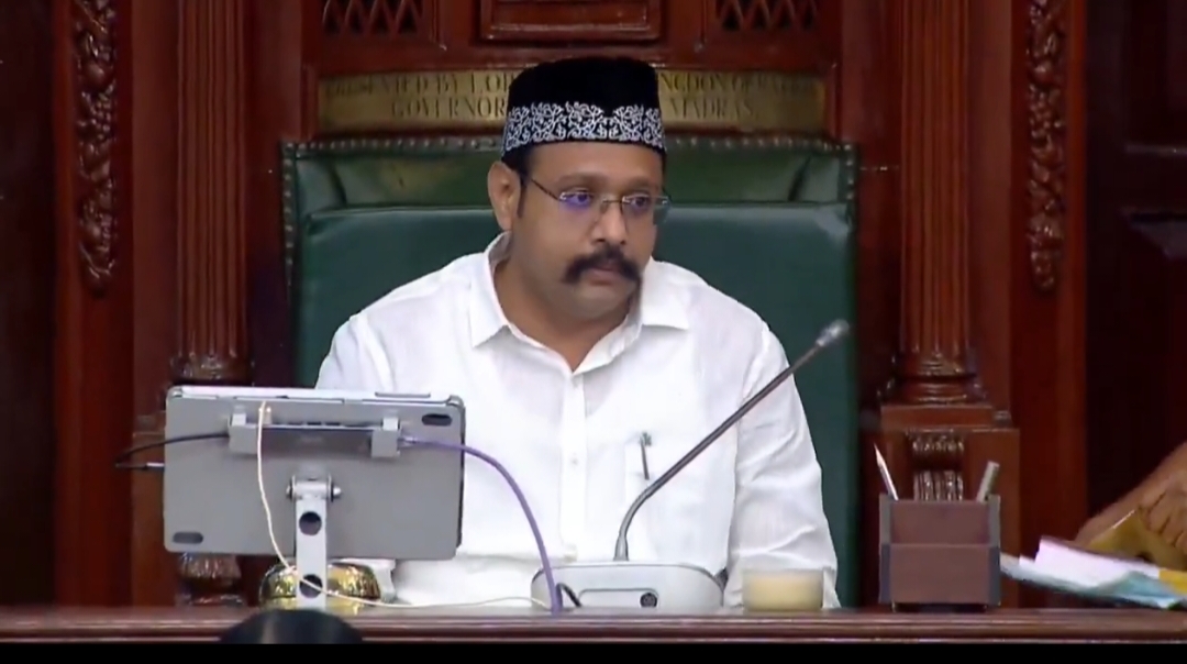 “அதிசயிக்க வைத்த வரலாற்றுத் தருணம்!” – சபாநாயகர் ஆசனத்தில் அமர்ந்து அசத்திய எம்.எல்.ஏ முஸ்தபா… தமிழக அரசியலில் புதிய அலை…!!”