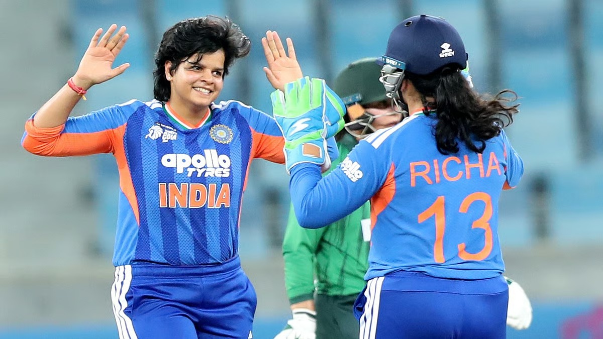 பாகிஸ்தானுக்கு அவமானம்..! “குறைந்த பற்ற டி20 ஸ்கோரில் ஒயிட் வாஷ் செய்தது இந்தியா”… வெறும் 55 ரன்கள் பெவிலியன் திரும்பிய வீராங்கனைகள்… ஆசிய கோப்பையில் வரலாறு படைத்த இந்திய மகளிர் படை.!