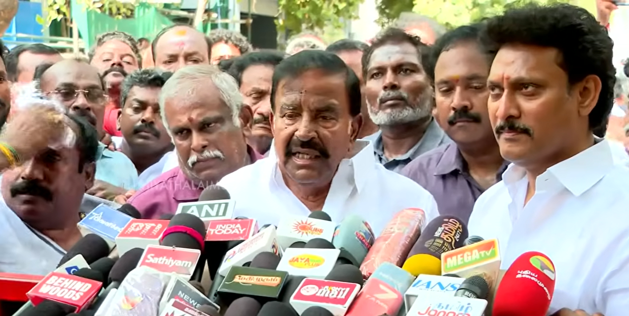 “எது வேணா வந்து பாத்துக்கங்கப்பான்னு சொன்னேன்.. ஆனா கடைசியில இத தவிர ஒண்ணுமே கிடைக்கல!” 7 மணி நேர லஞ்ச ஒழிப்புச் சோதனைக்குப் பின் கே.என். நேரு அளித்த பேட்டி..!! 