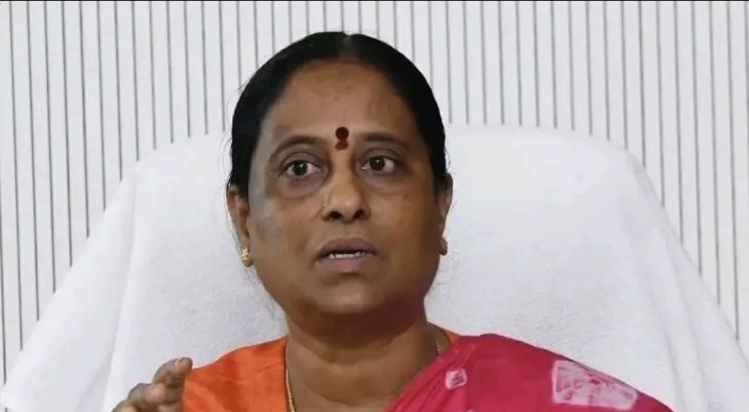 “கட்சிக்கு எதிரா பேசினா யாரா இருந்தாலும் பதவி காலிதான்” மகள் பேச்சால தாய்க்கு ஆப்பு…. கவர்னருக்கு லெட்டர் அனுப்பிய முதல்வர்….!!