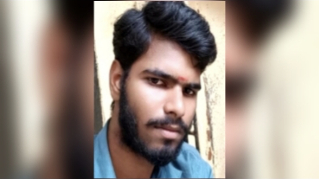 “நடுரோட்டில் வெட்டிச் சாய்க்கப்பட்ட வாலிபர்” தென்காசி அருகே தலையைத் துண்டித்து ஓடிய மர்ம நபர்கள்…. பொதுமக்கள் அலறி அடித்து ஓட்டம்….!!