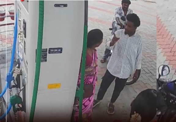 “பெட்ரோல் போடச்சொல்லிவிட்டு காசு கொடுக்கல!”.. பணம் கேட்ட ஆத்திரத்தில் பெண் ஊழியர் மீது கொடூர தாக்குதல்… திருவண்ணாமலையில் பெரும் பரபரப்பு..!!