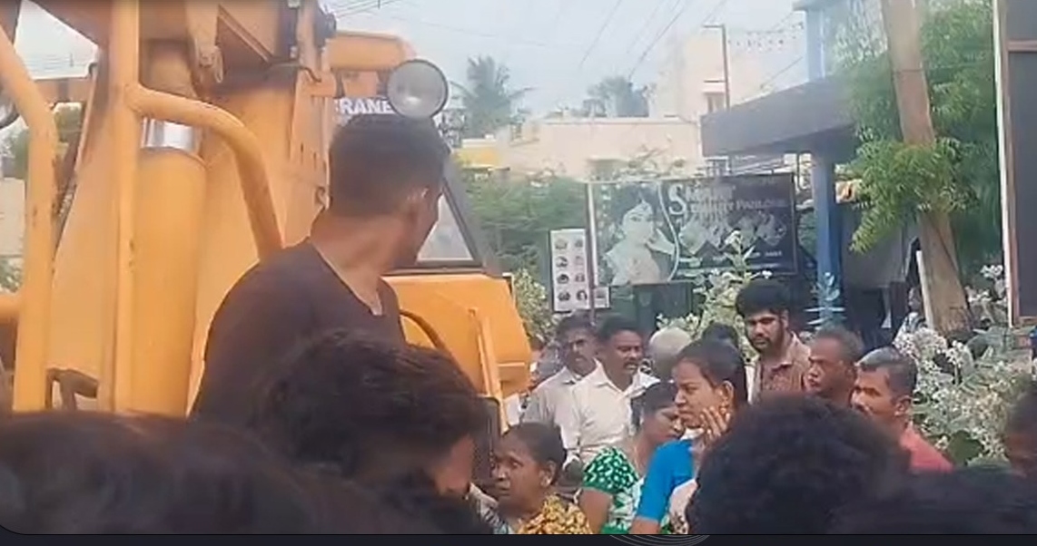 “பள்ளி முடிந்து வரும் போது இப்படியா?”.. சைக்கிளில் சென்ற அரசுப் பள்ளி மாணவி கிரேன் மோதி பலி.. ஆவடியில் பெரும் சோகம்..!!