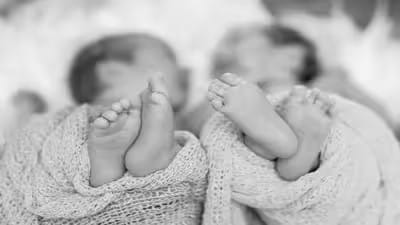 24 வருஷத்துக்கு பிறகு பிறந்த இரட்டை குழந்தைகள்…! “பிரசவத்திற்கு பின் மாறிய குணம்”… 4 மாத பச்சிளம் குழந்தைகளை துடிக்க துடிக்க கொன்ற தாய்…. நெஞ்சை பதற வைக்கும் பயங்கரம்…!